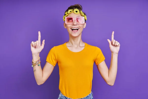 Excited Funky Woman Floral Head Wreath Pointing While Standing Purple — Stock Photo, Image