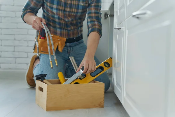 Close Handyman Preparing Tools Repair Kitchen Sink — Stock Photo, Image