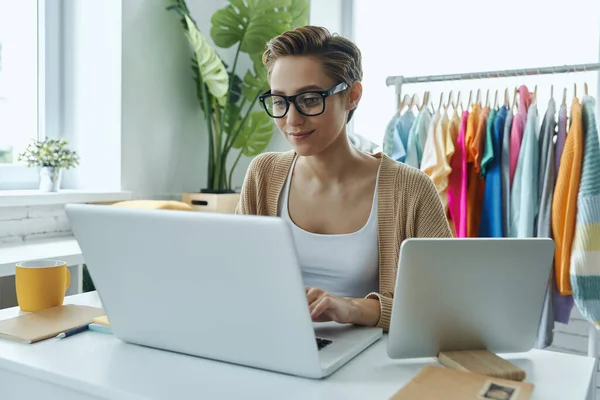 Beautiful Young Woman Using Technologies While Working Fashion Store Office — Photo