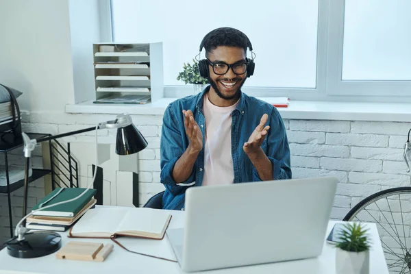 Cheerful Young African Man Having Web Conference Gesturing While Working — ストック写真