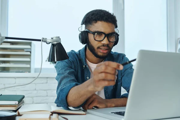 Cheerful Young African Man Having Web Conference Gesturing While Working — Stock Photo, Image