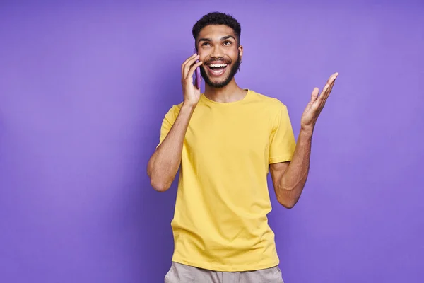 Happy African Man Talking Mobile Phone Gesturing While Standing Purple — Fotografia de Stock