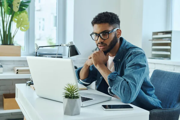 Concentrated Young African Man Looking Laptop While Working Office — Foto de Stock
