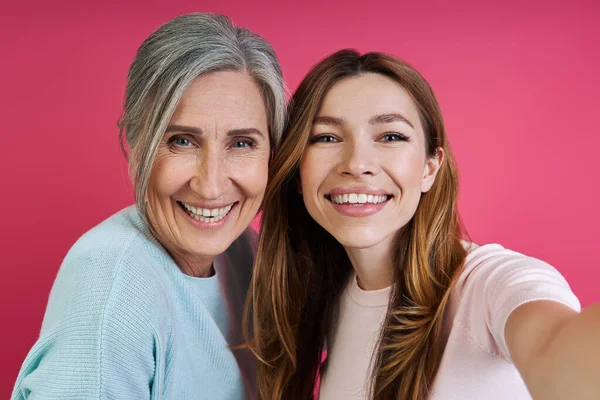 Senior Mother Her Adult Daughter Smiling While Making Selfie Pink — Foto de Stock