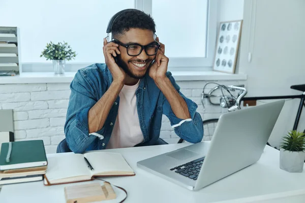 Happy Young African Man Headphones Looking His Laptop While Working — 图库照片