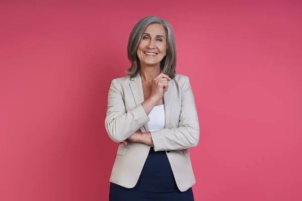 Confident Senior Woman Formalwear Smiling While Standing Pink Background — Fotografia de Stock