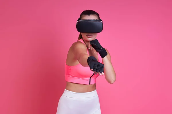 Young Woman Virtual Reality Glasses Boxing Pink Background — Stok fotoğraf