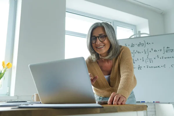 Mature Woman Teaching Mathematics While Standing Whiteboard Looking Laptop — Stock Photo, Image