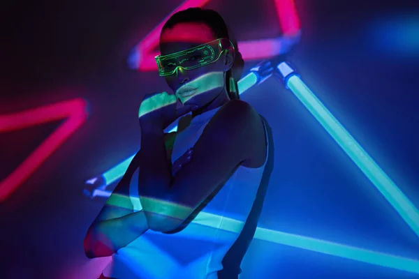 Young Woman Futuristic Glasses Standing Colorful Background — 图库照片