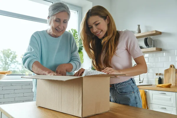 Excited Senior Woman Her Adult Daughter Unpacking Box While Standing — Φωτογραφία Αρχείου