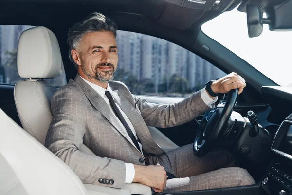 Confident Man Looking Camera Smiling While Sitting Front Seat Car — Stock Fotó