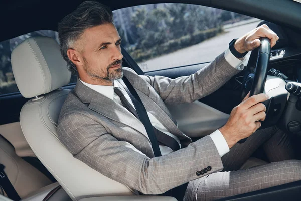 Handsome Mature Man Formalwear Looking Confident While Driving Car — Stock fotografie
