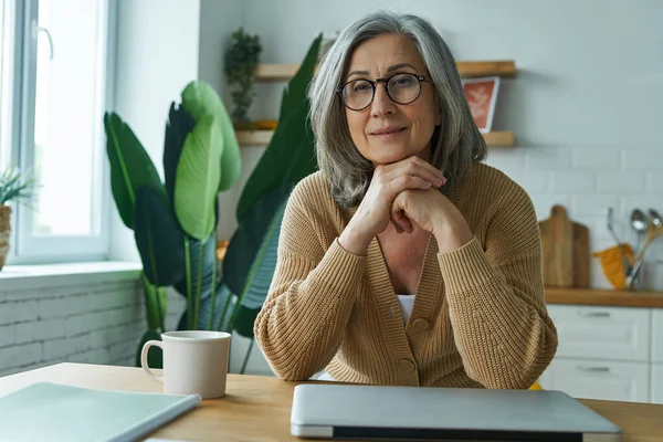 Confident Senior Woman Looking Camera While Sitting Kitchen Island Home — Stock Photo, Image