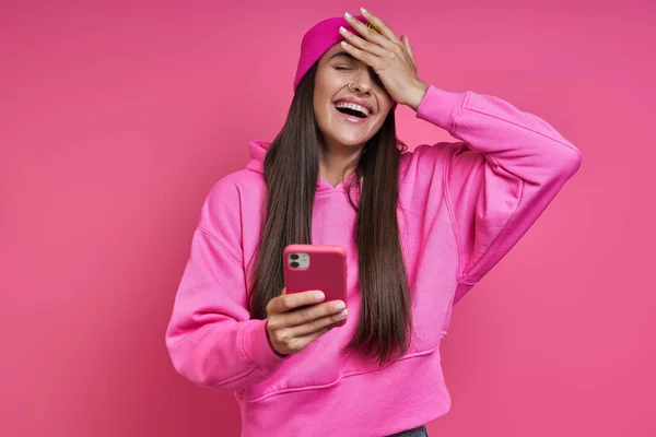 Beautiful Young Woman Hooded Shirt Funky Hat Holding Smart Phone — Stockfoto