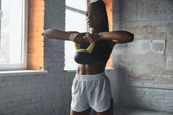 Concentrated Young African Woman Exercising Kettlebell Gym — Foto de Stock