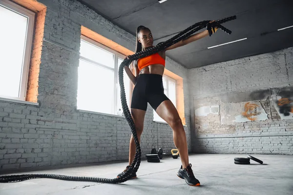 Beautiful Young African Woman Examining Battle Rope While Standing Gym — Foto Stock