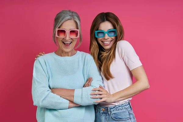 Playful Mother Adult Daughter Funky Eyeglasses Standing Pink Background — Foto de Stock