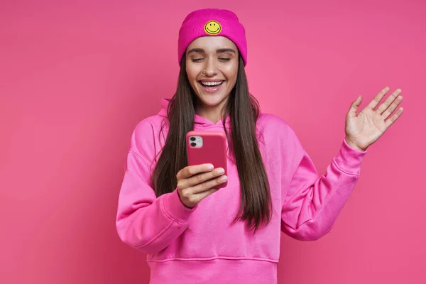 Beautiful Young Woman Hooded Shirt Funky Hat Holding Smart Phone — Stockfoto