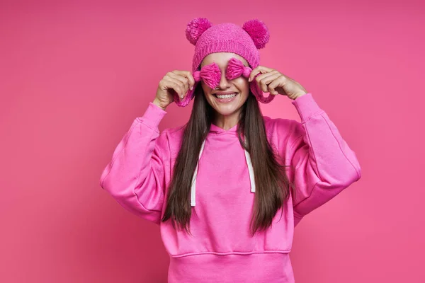 Joyful Young Woman Hooded Shirt Playing Her Funky Hat Pink — Stock Photo, Image