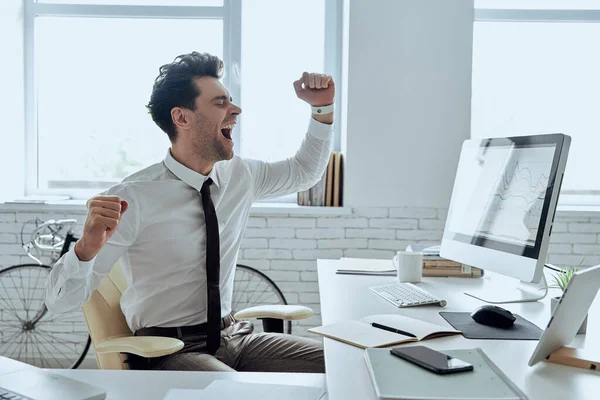 Excited Young Man Shirt Tie Gesturing While Sitting His Working — Foto de Stock