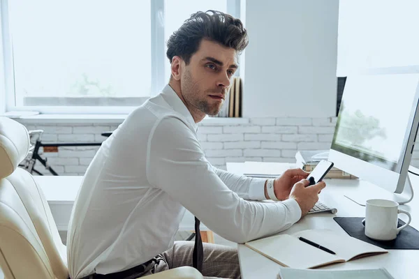 Thoughtful Man Shirt Tie Holding Smart Phone While Sitting His — 图库照片