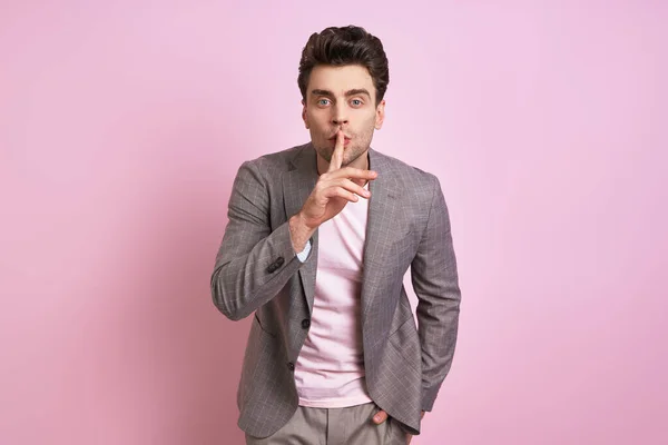 Handsome Young Man Suit Holding Finger Lips While Standing Pink — Stockfoto