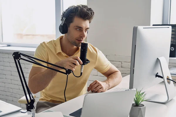 Confident Young Man Using Microphone While Recording Podcast Studio — Stock Photo, Image