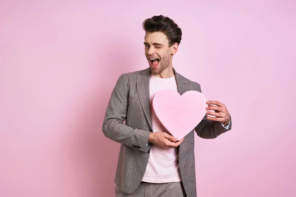 Handsome Man Suit Holding Paper Heart Winking While Standing Pink — Stock fotografie