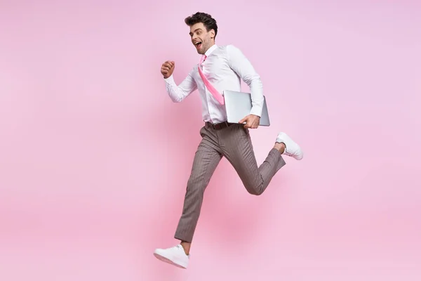 Excited Young Man Shirt Tie Jumping Pink Background — Stock fotografie