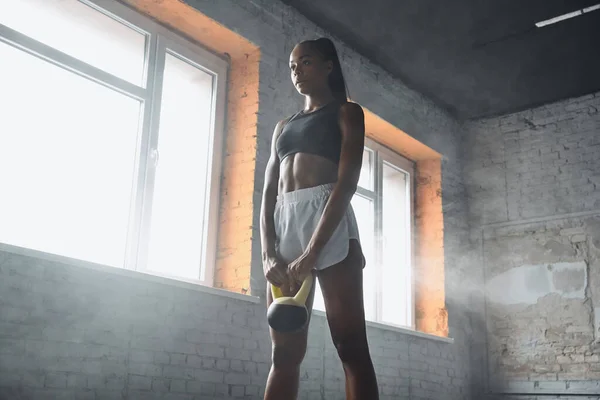 Attractive Young African Woman Exercising Kettlebell Gym — Stockfoto