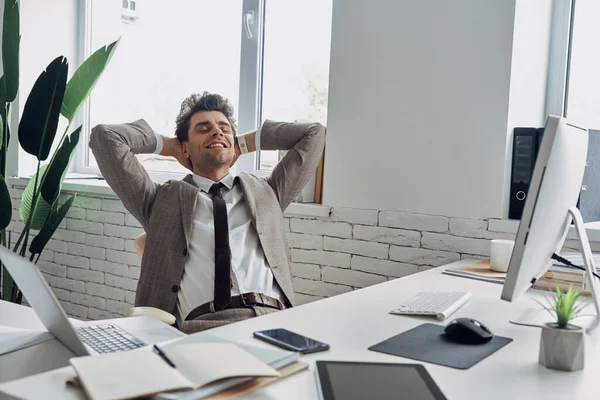 Relaxed Man Formalwear Holding Hands Head While Sitting Office — Stock fotografie