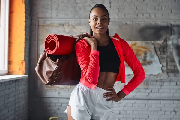 Happy Young African Woman Sports Clothing Carrying Bag Exercise Mat — Fotografia de Stock