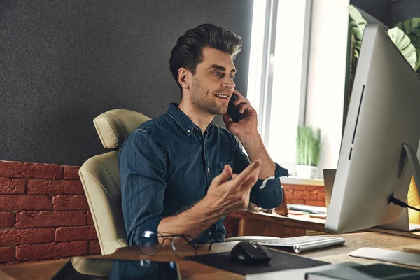 Handsome Young Man Talking Mobile Phone While Sitting His Working — Stockfoto