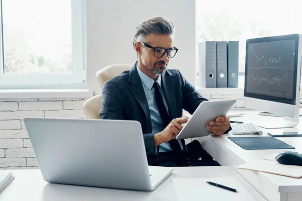 Confident Mature Man Formalwear Using Smart Phone While Sitting Office — Photo