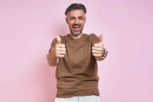 Happy Mature Man Looking Camera Showing His Thumbs Pink Background — Photo