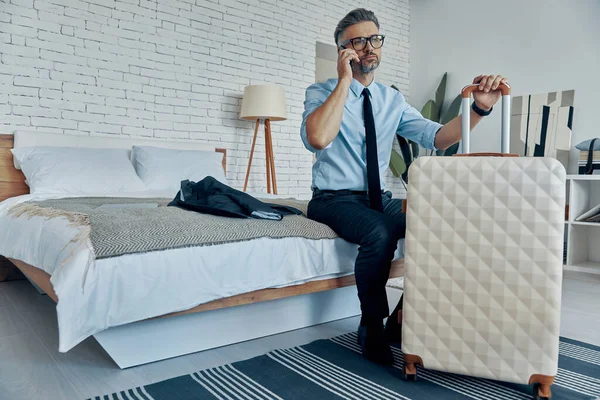 Handsome Man Shirt Tie Leaning Suitcase Ant Talking Phone While — Fotografia de Stock