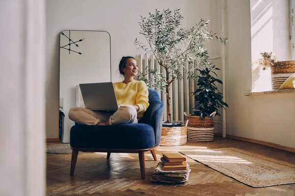 Beautiful Young Woman Using Laptop While Sitting Comfortable Chair Home — Stock Photo, Image