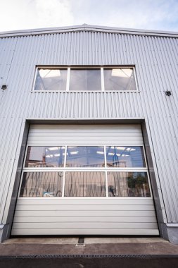 industriall salon kapısı