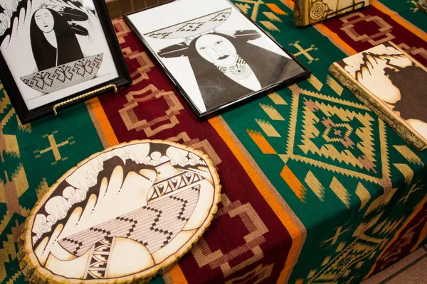 Arte nativo americano sobre madera —  Fotos de Stock