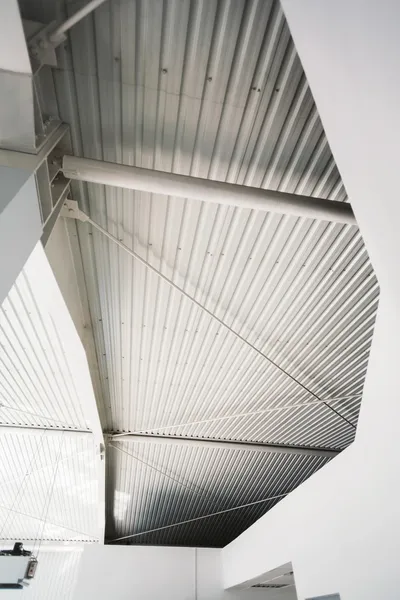 工业大厅的吊顶结构 — 图库照片