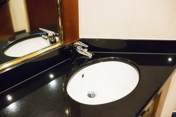 Bathroom sink — Stock Photo, Image