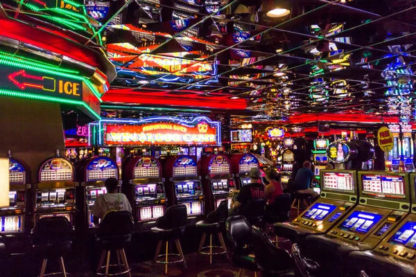 Slot machine players in Casino Royale Hotel — Stock Photo, Image