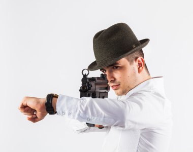 hedef için bekleyen assassin