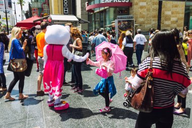 kalabalık kaldırım