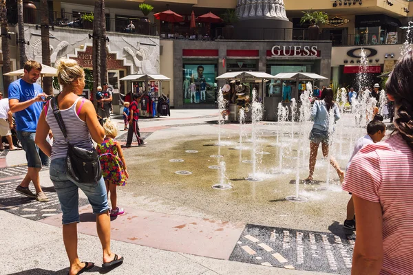 Having fun in Hollywood and Highland Center — Stock Photo, Image