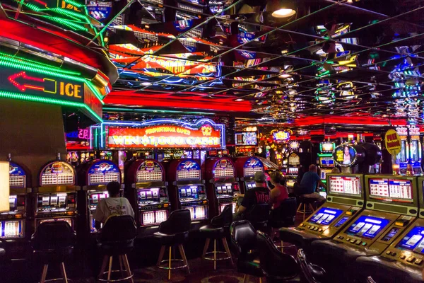 Slot maskin spelare i las vegas casino — Stockfoto
