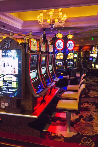 Bellagio sala de casino com máquinas caça-níqueis — Fotografia de Stock