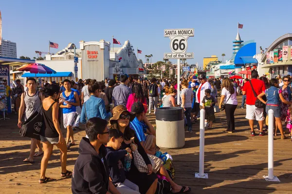 Famous Santa Monica Pier and end of Route 66 — Stock Photo, Image