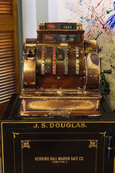 Vintage cash machine — Stock Photo, Image