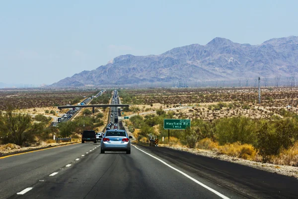 Highway in a sunny day — Stock Photo, Image